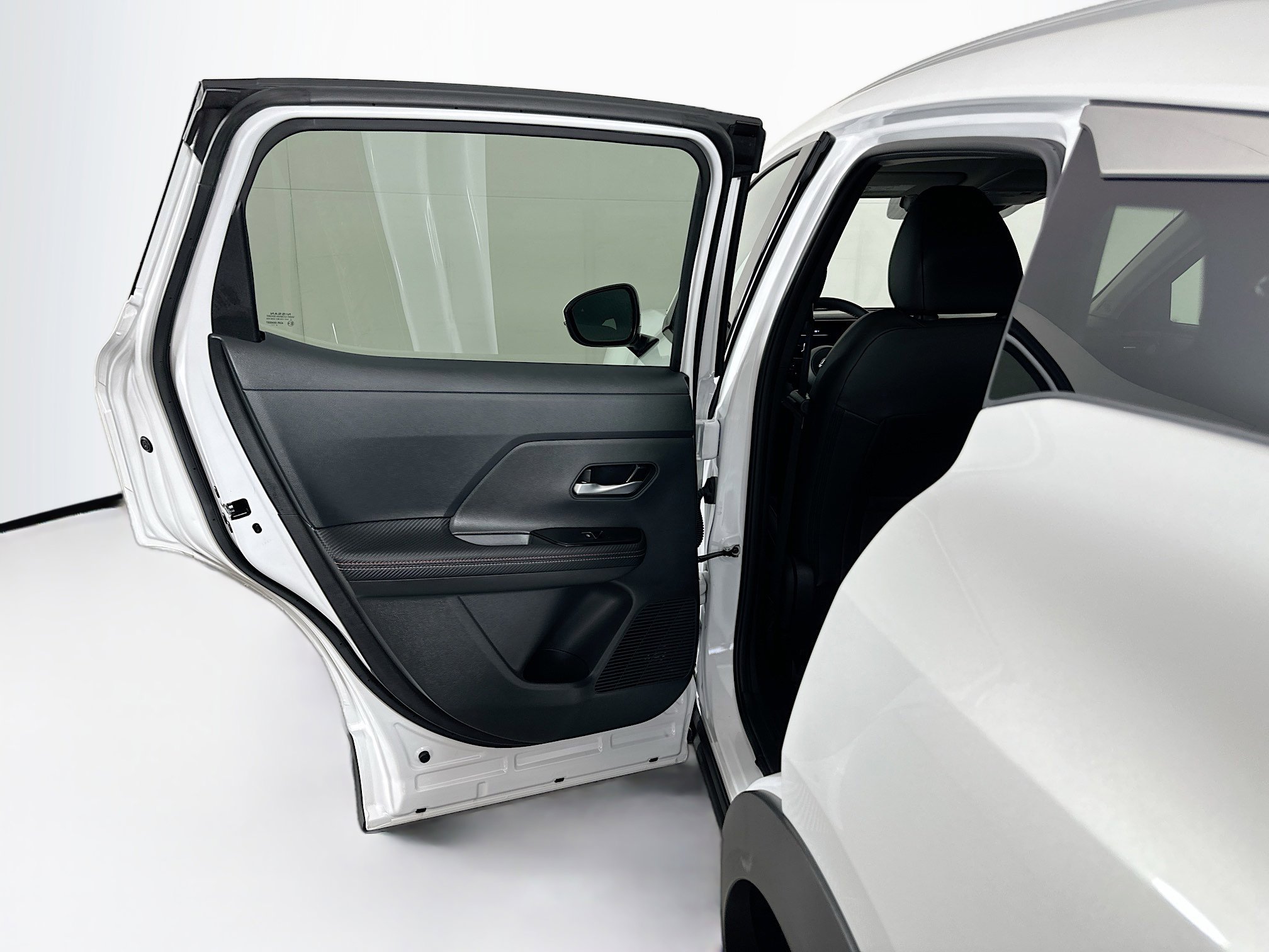 Used 2025 Nissan Kicks SR image 25