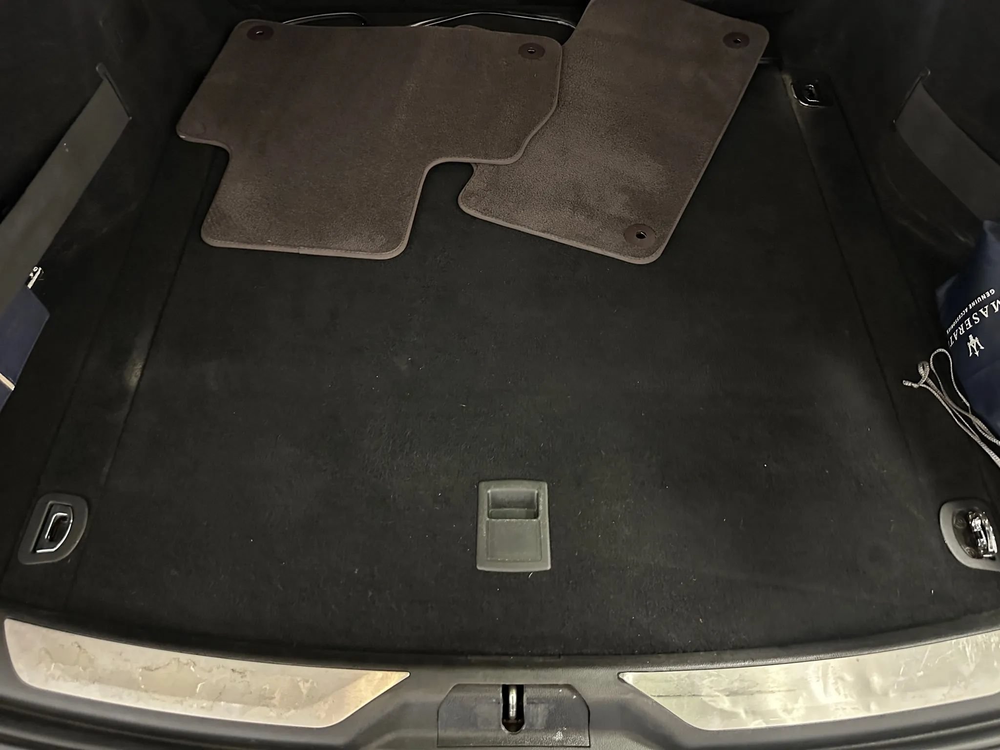 Used 2019 Maserati Levante GranLusso AWD/4WD image 18