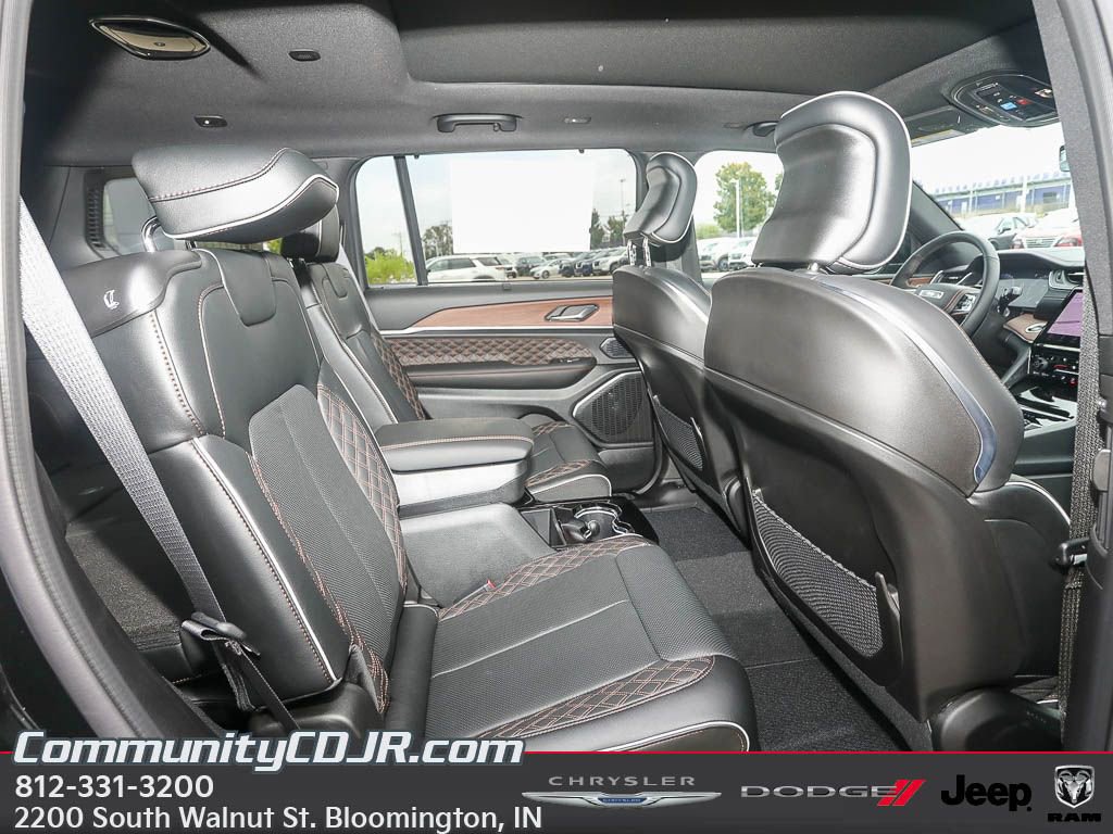 New 2025 Jeep Grand Cherokee L Summit w/ Advanced Protech Group IV image 21