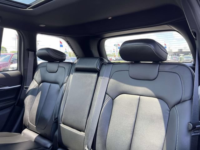 New 2026 Jeep Grand Cherokee Limited w/ Limited Altitude Package AWD/4WD image 27