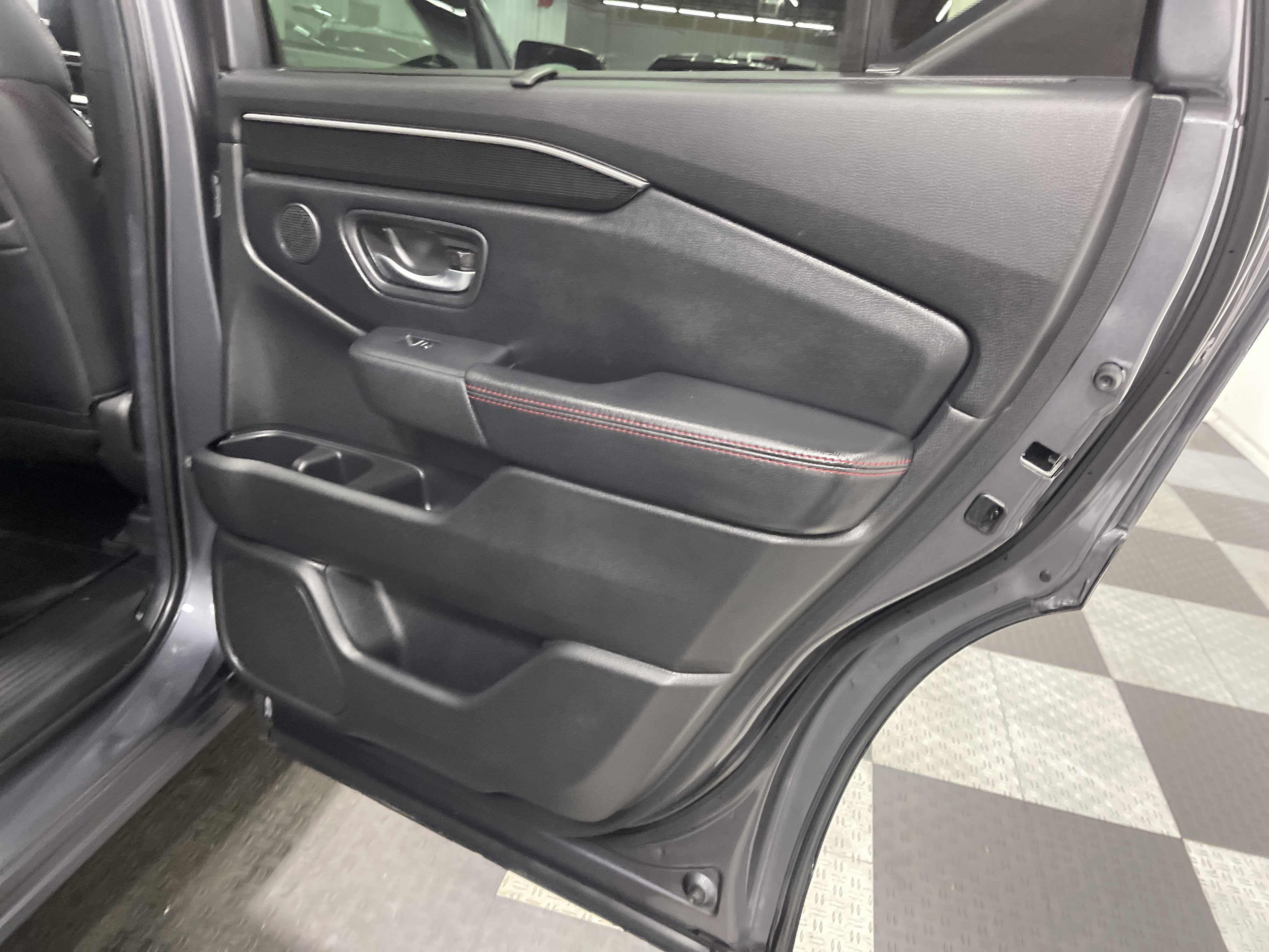 Used 2025 Honda Pilot Black Edition image 19