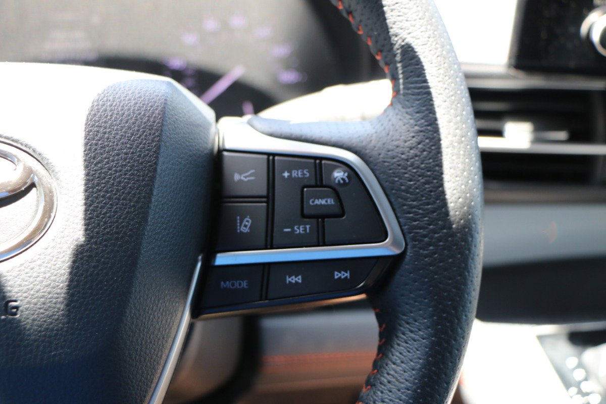 Used 2021 Toyota Sienna XSE FWD image 19