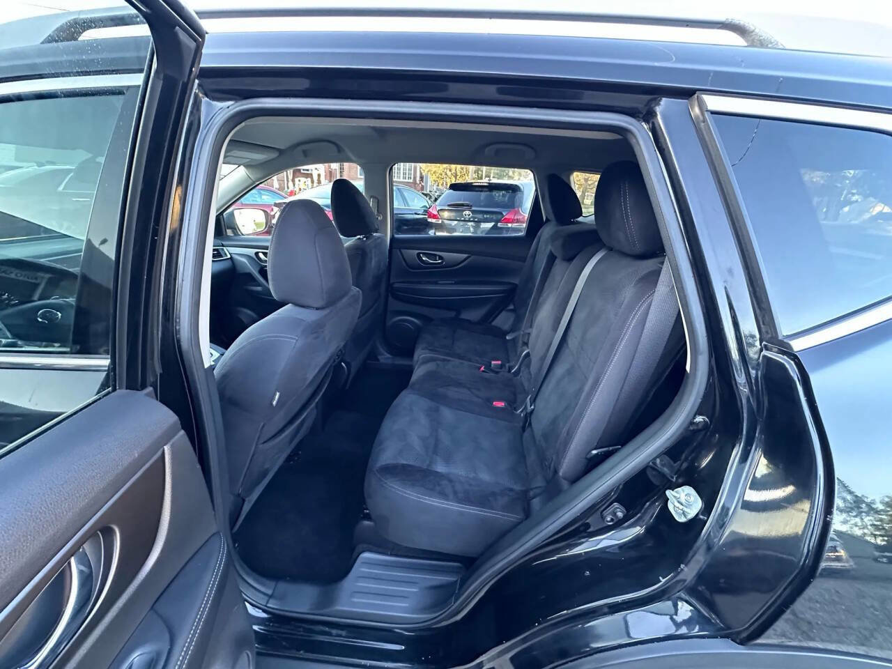 Used 2014 Nissan Rogue SV image 11