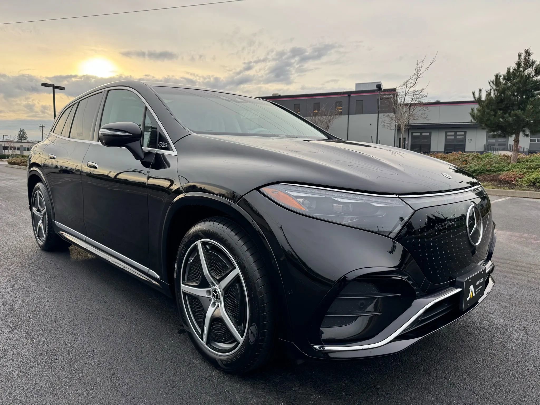 Used 2023 Mercedes-Benz EQS 580 4MATIC SUV image 2