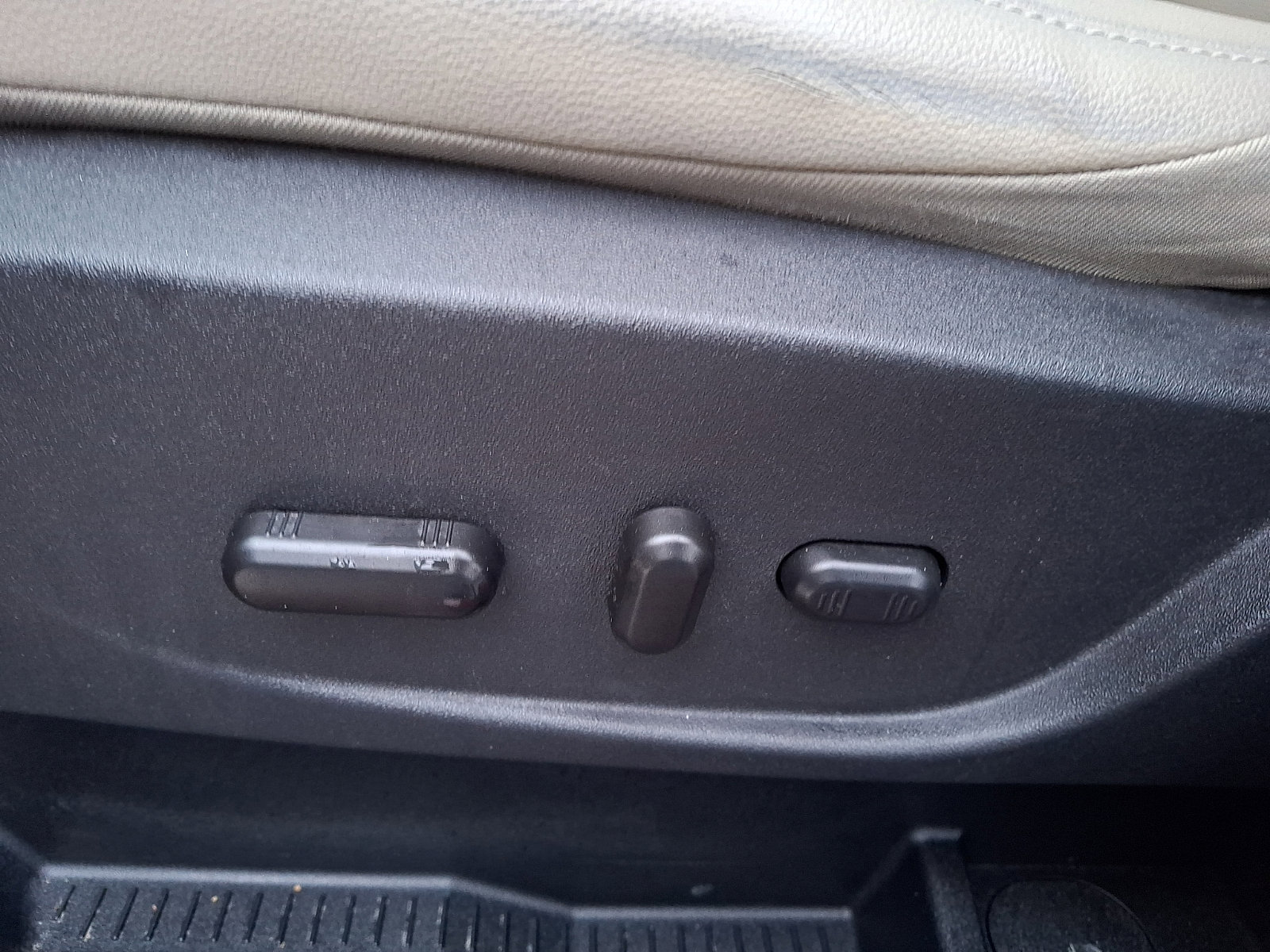 Used 2018 Ford Escape Titanium image 16