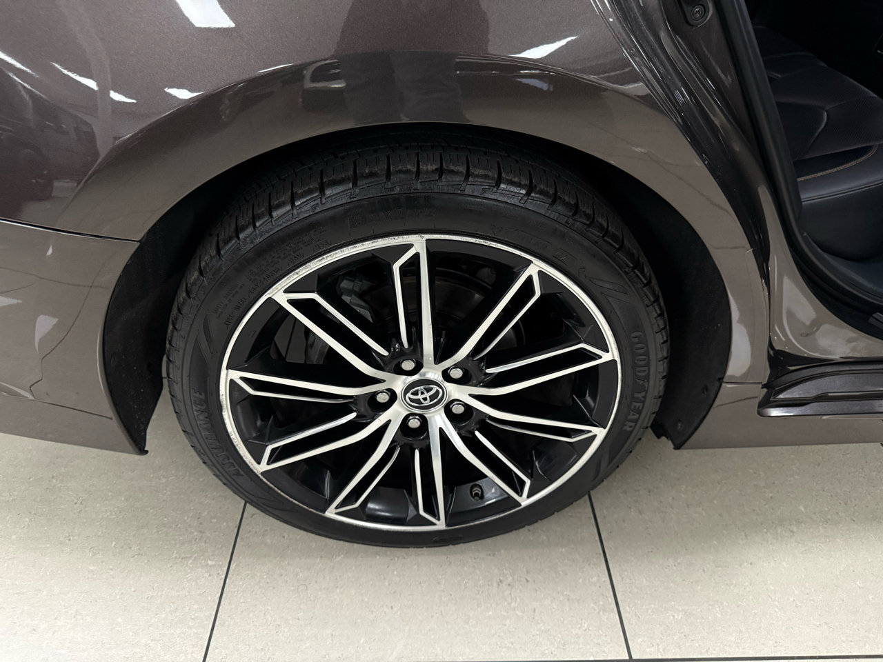 Used 2019 Toyota Avalon Touring w/ Advanced Safety Package image 37