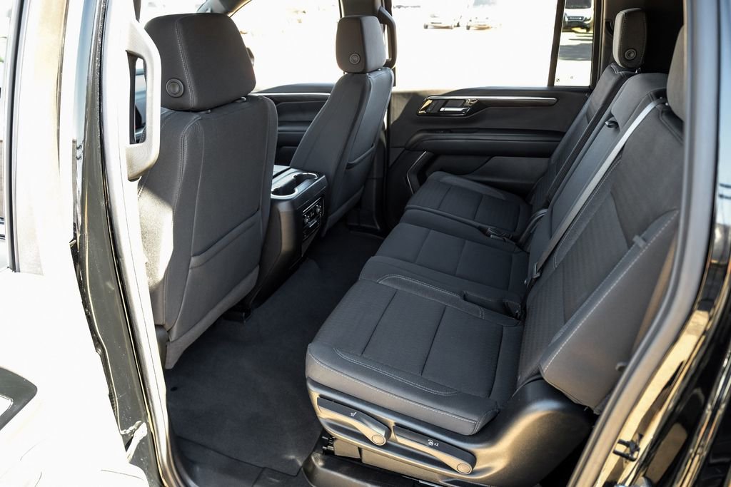 Used 2025 Chevrolet Suburban LS image 39