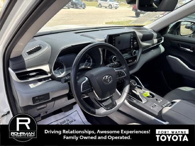 Used 2021 Toyota Highlander XLE FWD image 6