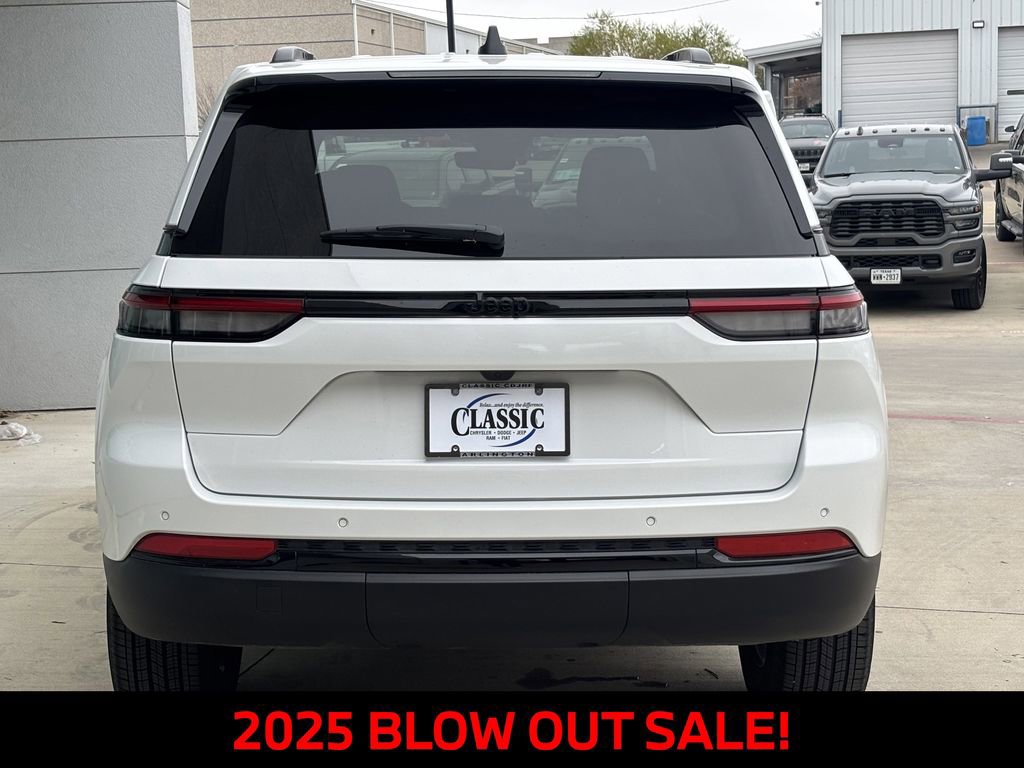 New 2025 Jeep Grand Cherokee Laredo image 4