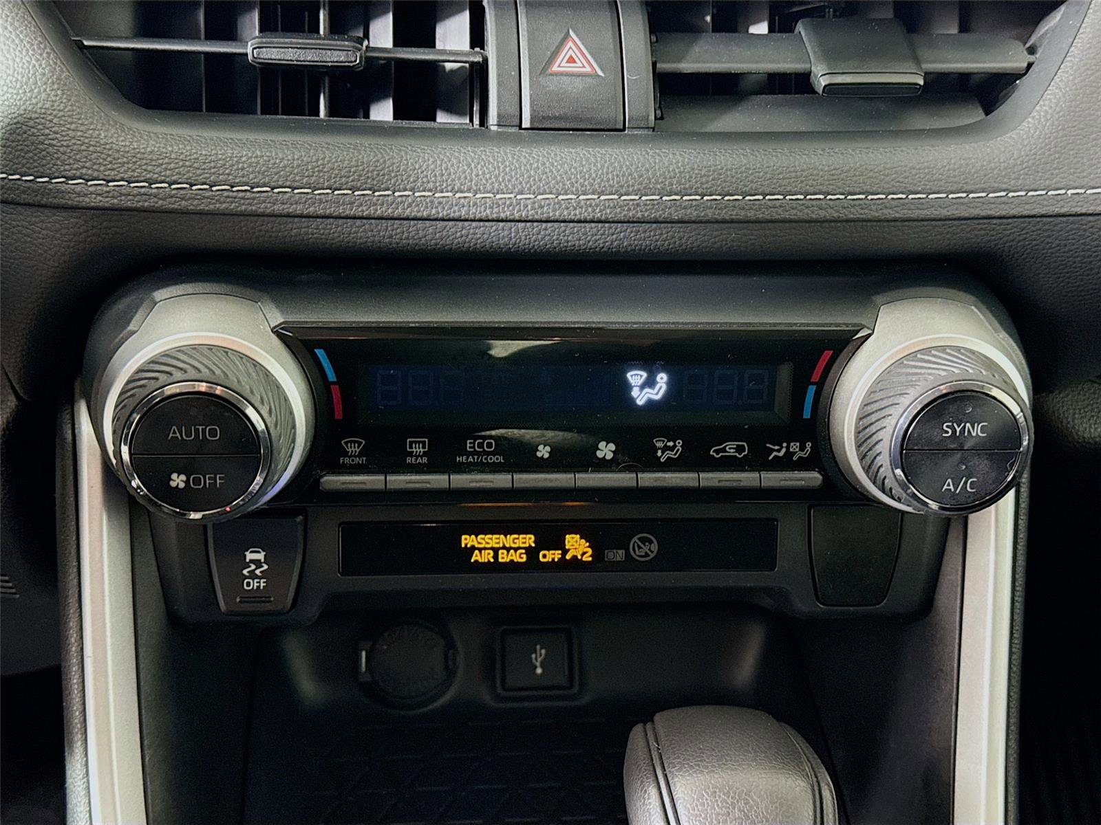 Used 2021 Toyota RAV4 LE image 9