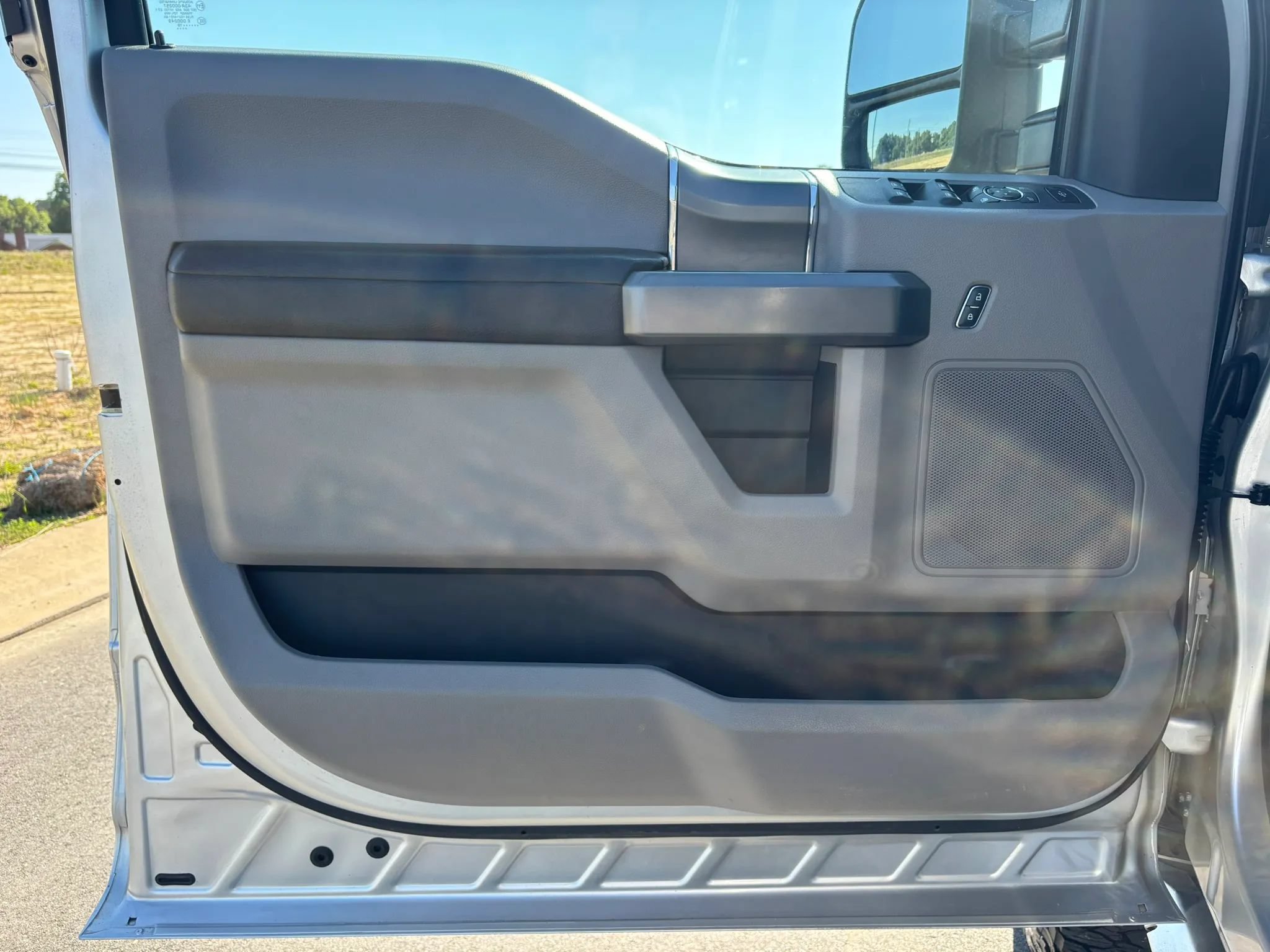 Used 2018 Ford F250 XLT w/ XLT Premium Package AWD/4WD image 13