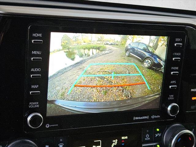 Used 2020 Toyota Highlander XLE FWD image 12
