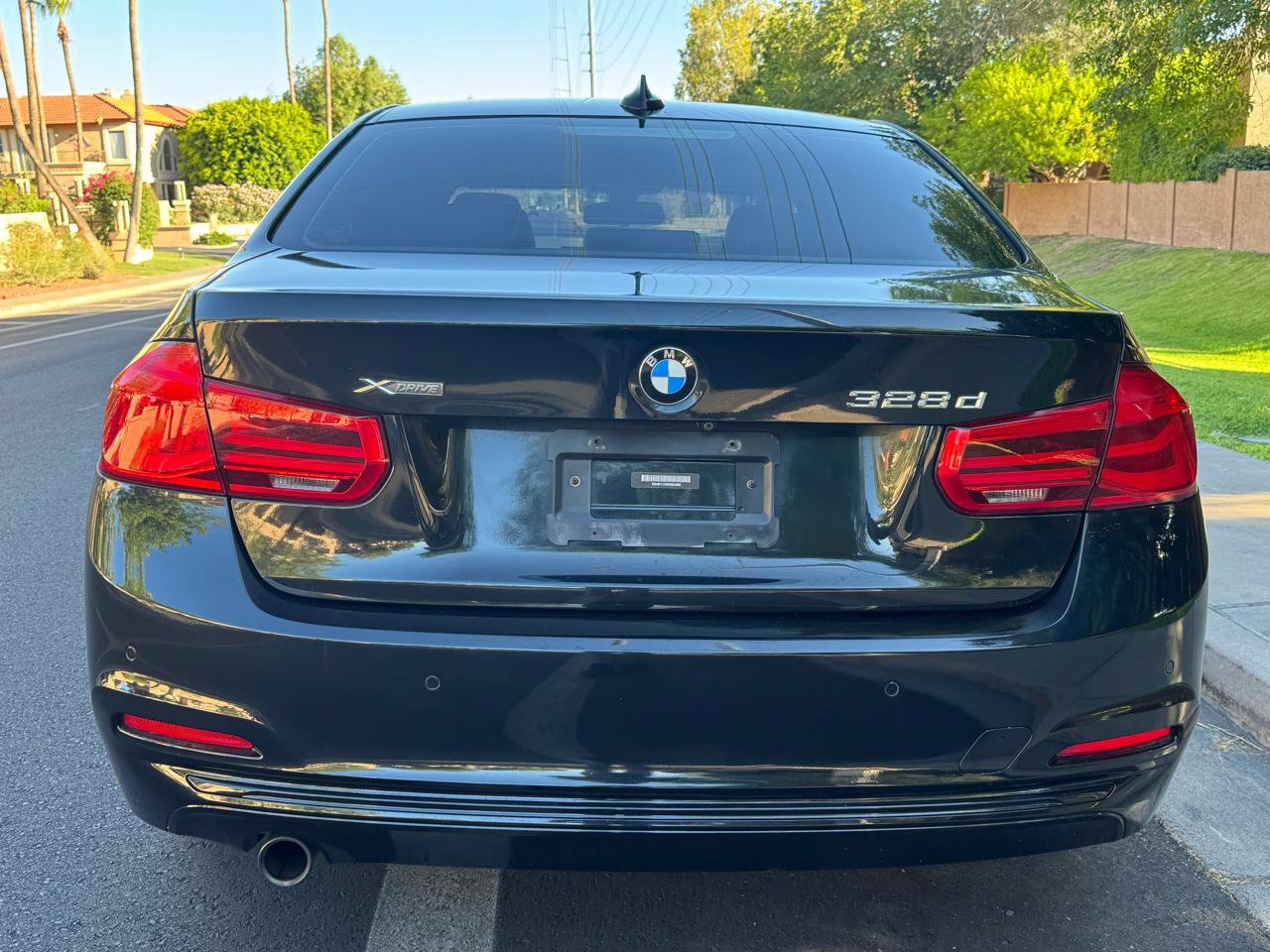 Used 2017 BMW 328d xDrive Sedan AWD/4WD image 4