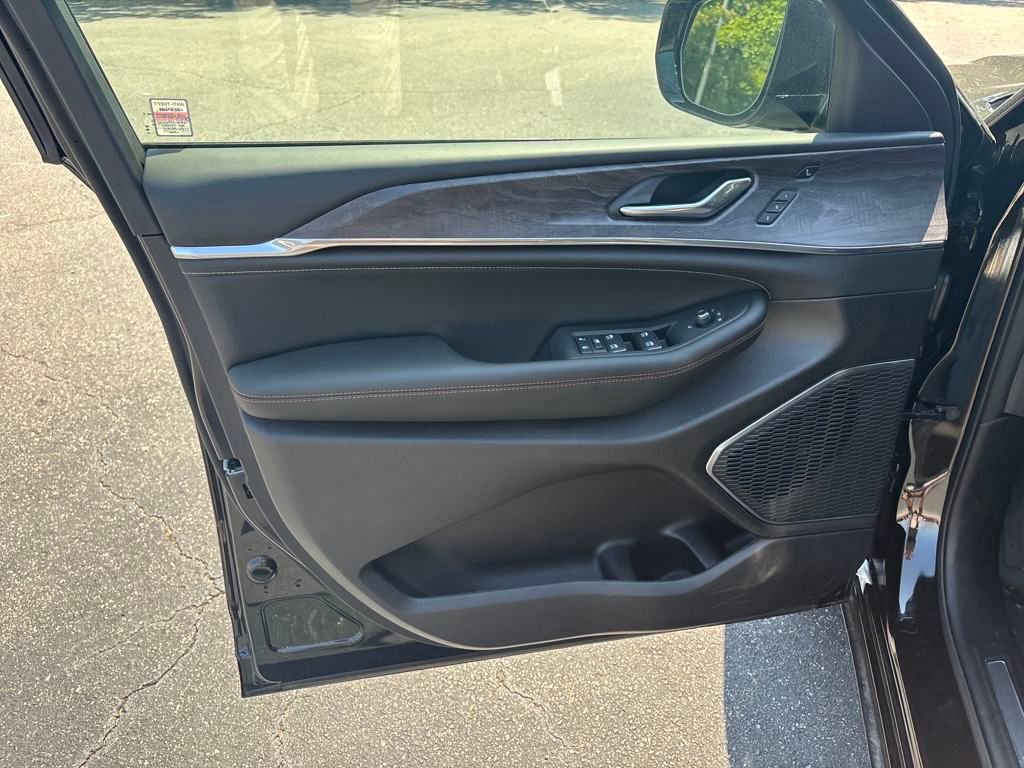 New 2025 Jeep Grand Cherokee Overland w/ Adv Protech Group III image 20