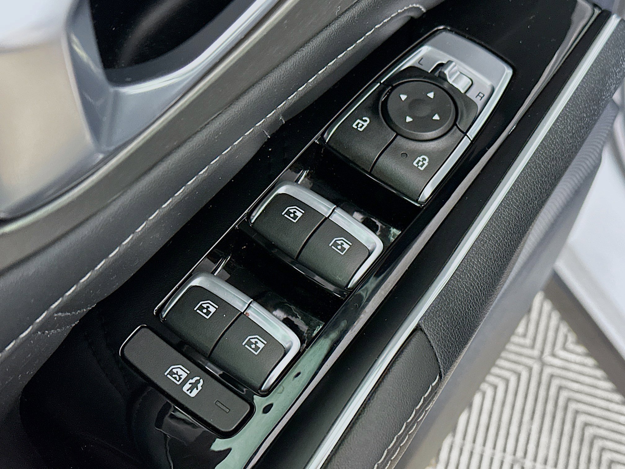 Certified 2022 Kia Sorento SX image 18