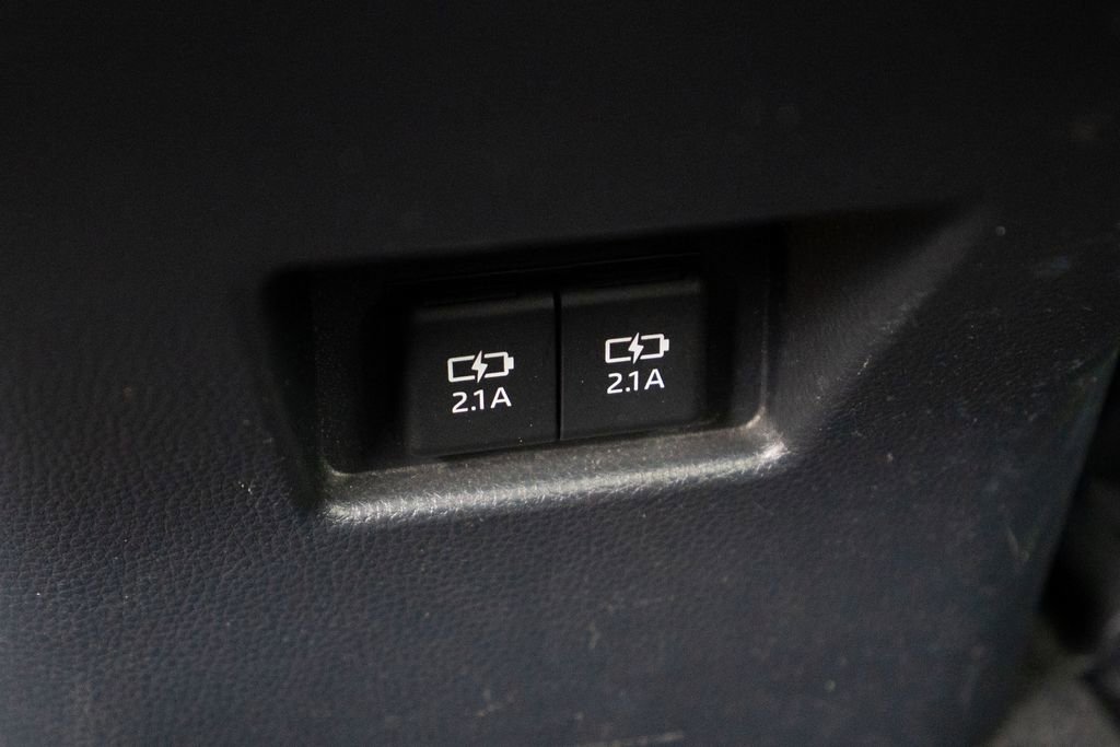 Used 2022 Toyota Venza LE image 30