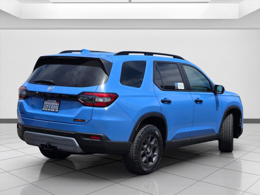 Certified 2023 Honda Pilot TrailSport image 5