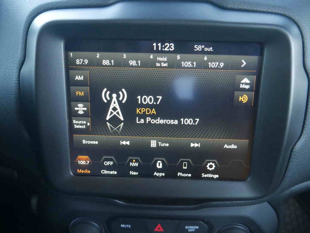 Certified 2023 Jeep Renegade Latitude image 27