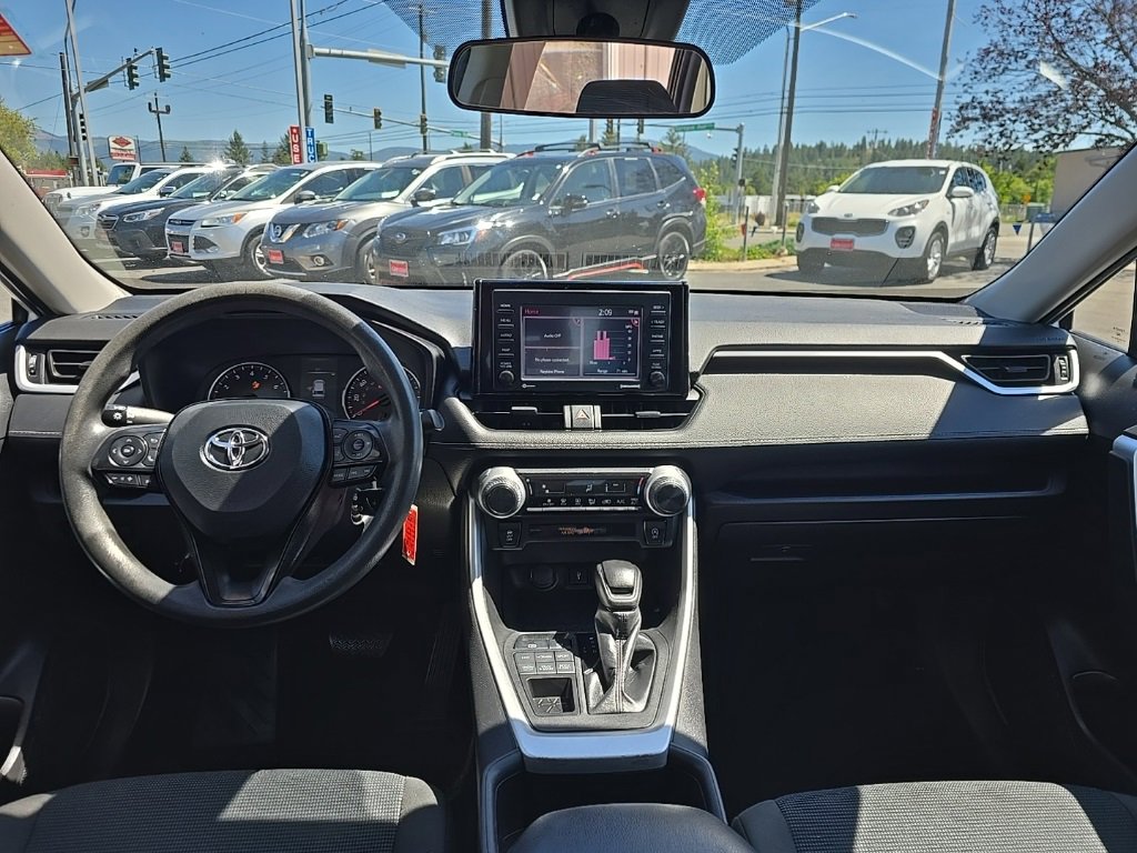 Used 2022 Toyota RAV4 LE image 15