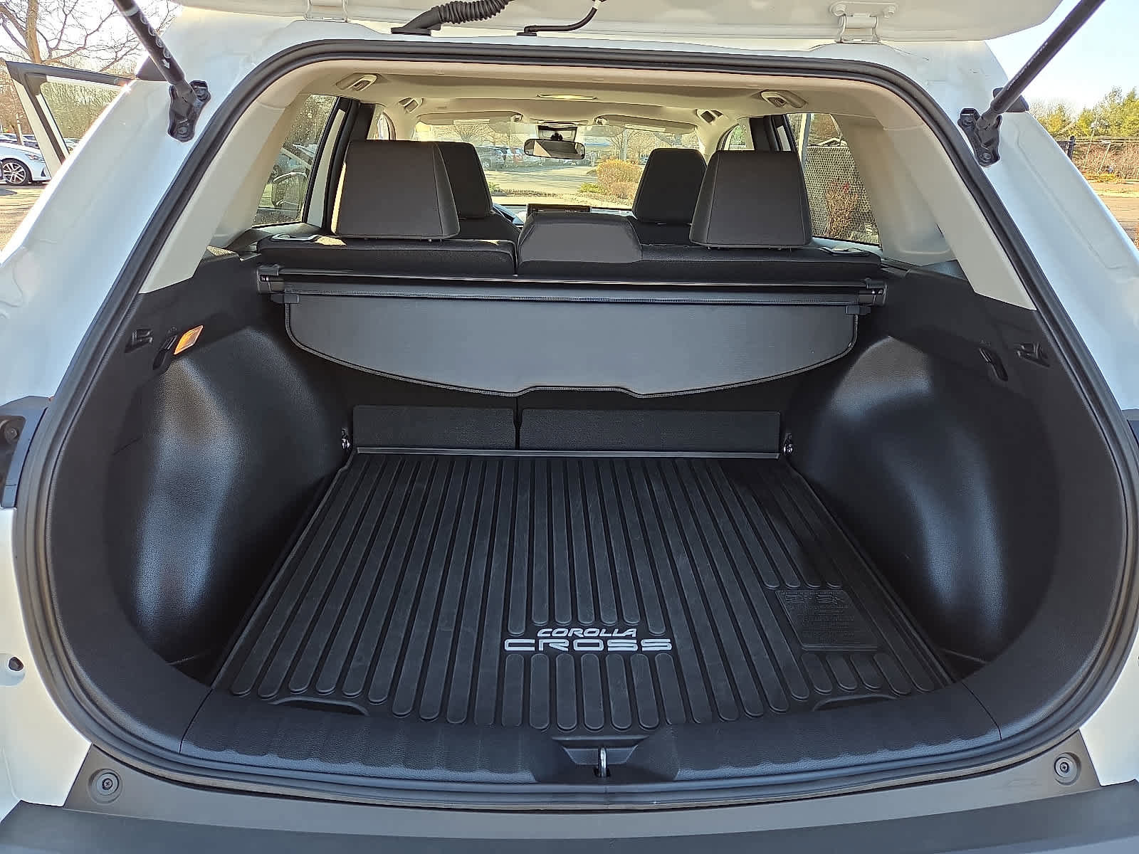 Certified 2022 Toyota Corolla Cross LE image 29