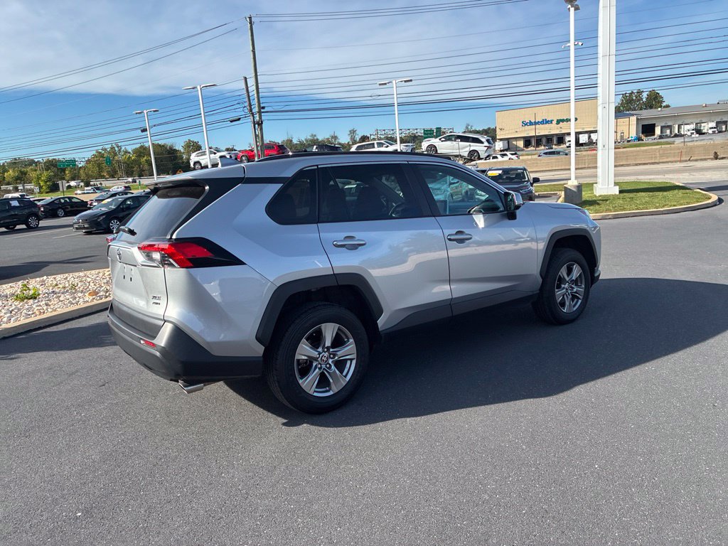 Used 2025 Toyota RAV4 XLE AWD/4WD image 8