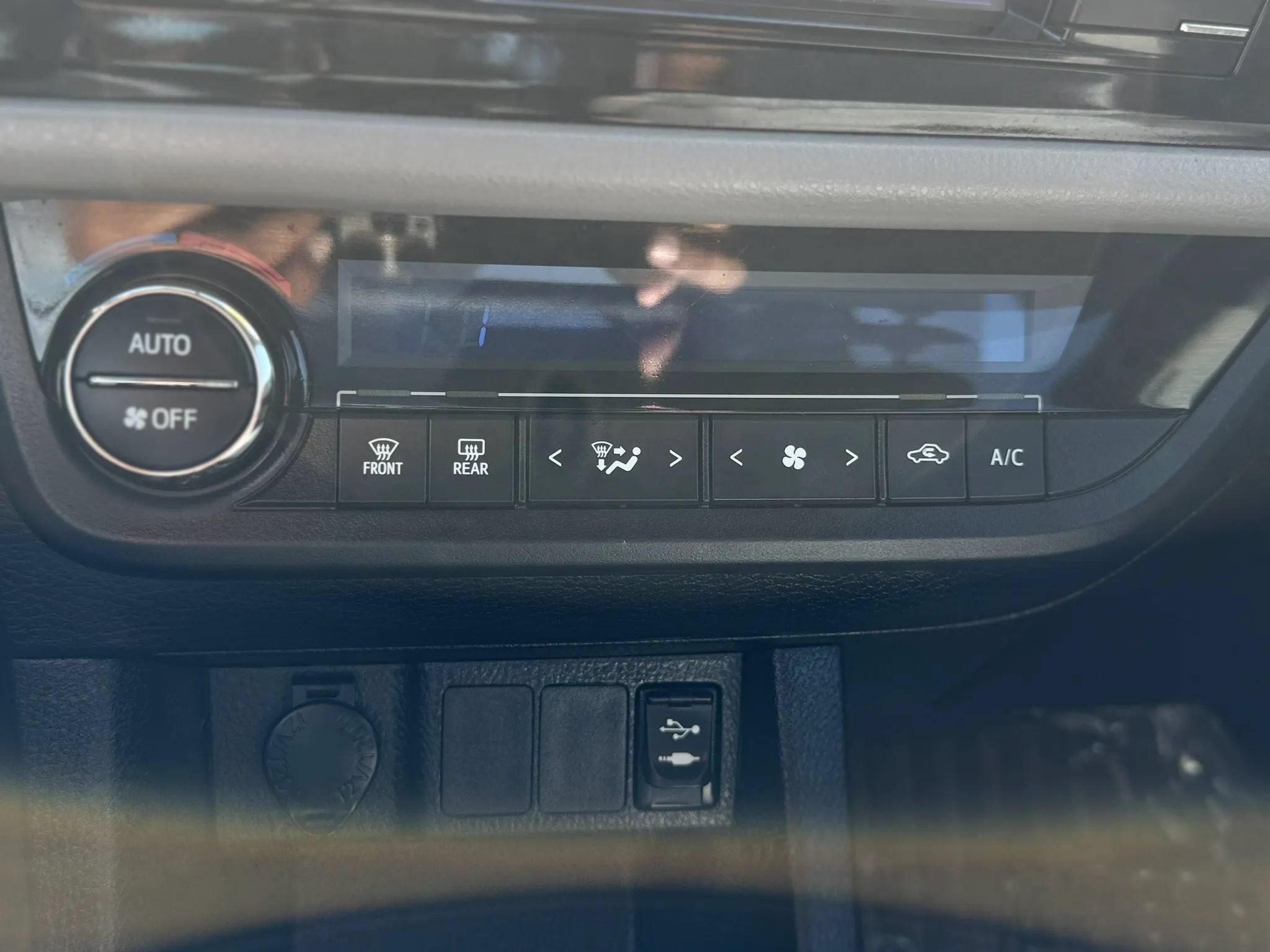 Used 2016 Toyota Corolla LE FWD image 13