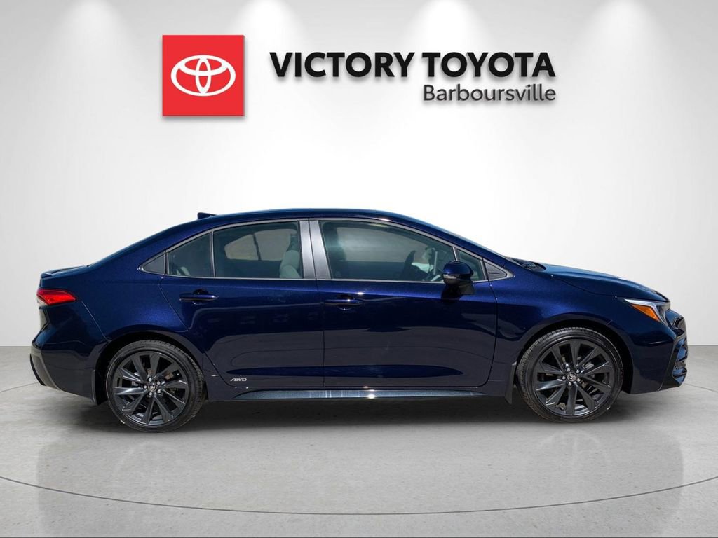 Used 2025 Toyota Corolla SE w/ SE Premium Package image 6