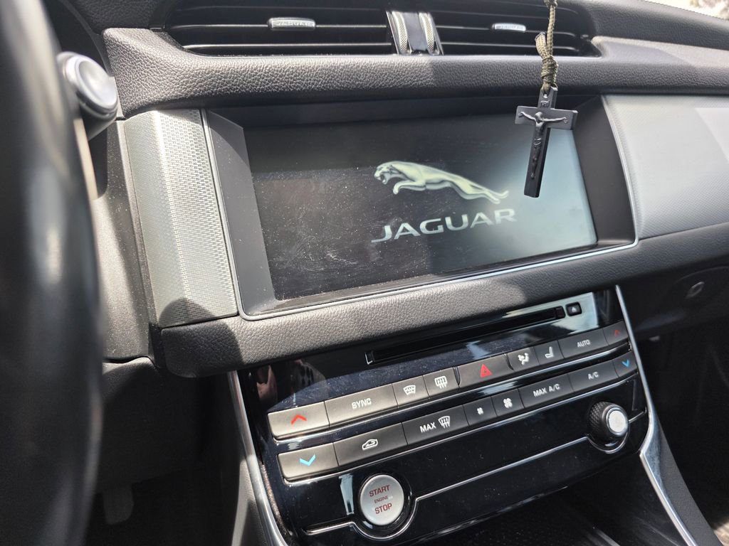 Used 2017 Jaguar XF Prestige AWD/4WD image 12