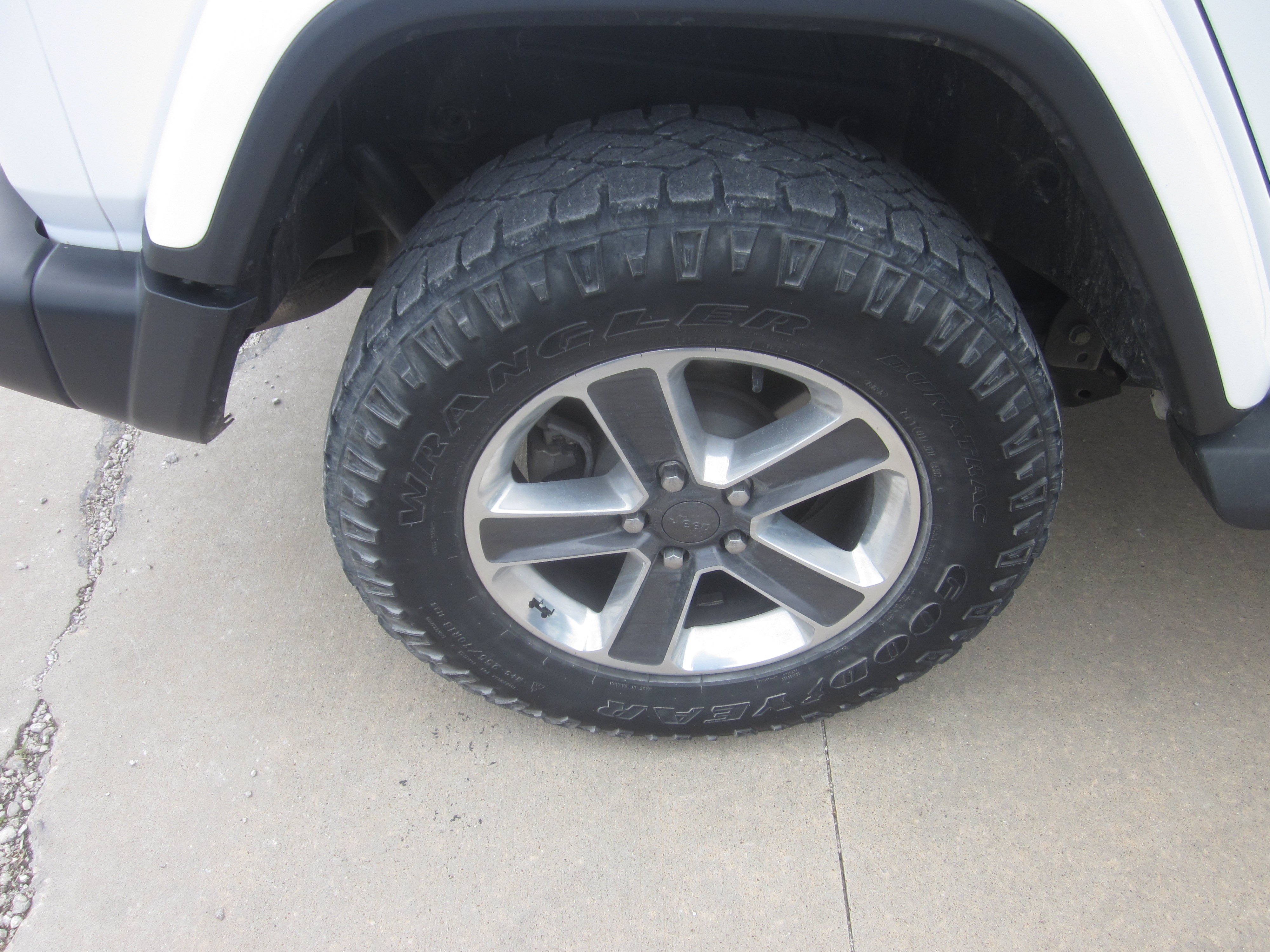 Used 2019 Jeep Wrangler Unlimited Sahara AWD/4WD image 7
