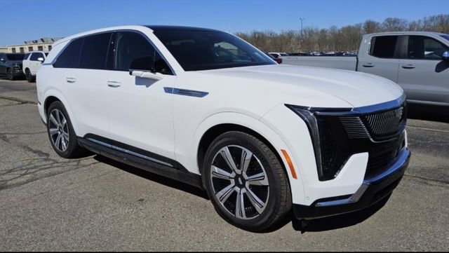 Certified 2025 Cadillac Escalade IQ Luxury 2 w/ LPO, Premium Carpet Package AWD/4WD image 3
