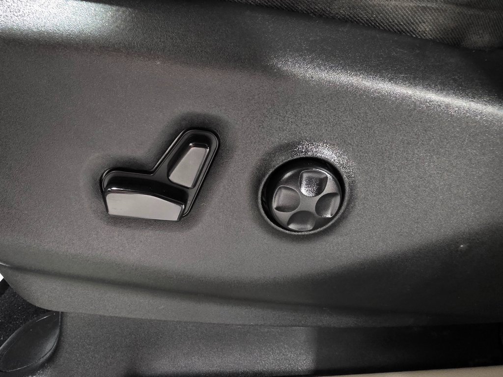 Used 2020 Chrysler Voyager Lxi image 19