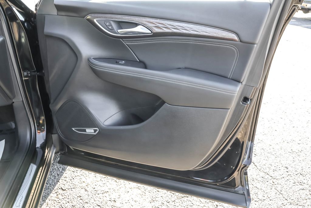 Used 2022 Buick Envision Avenir w/ Technology Package II image 41