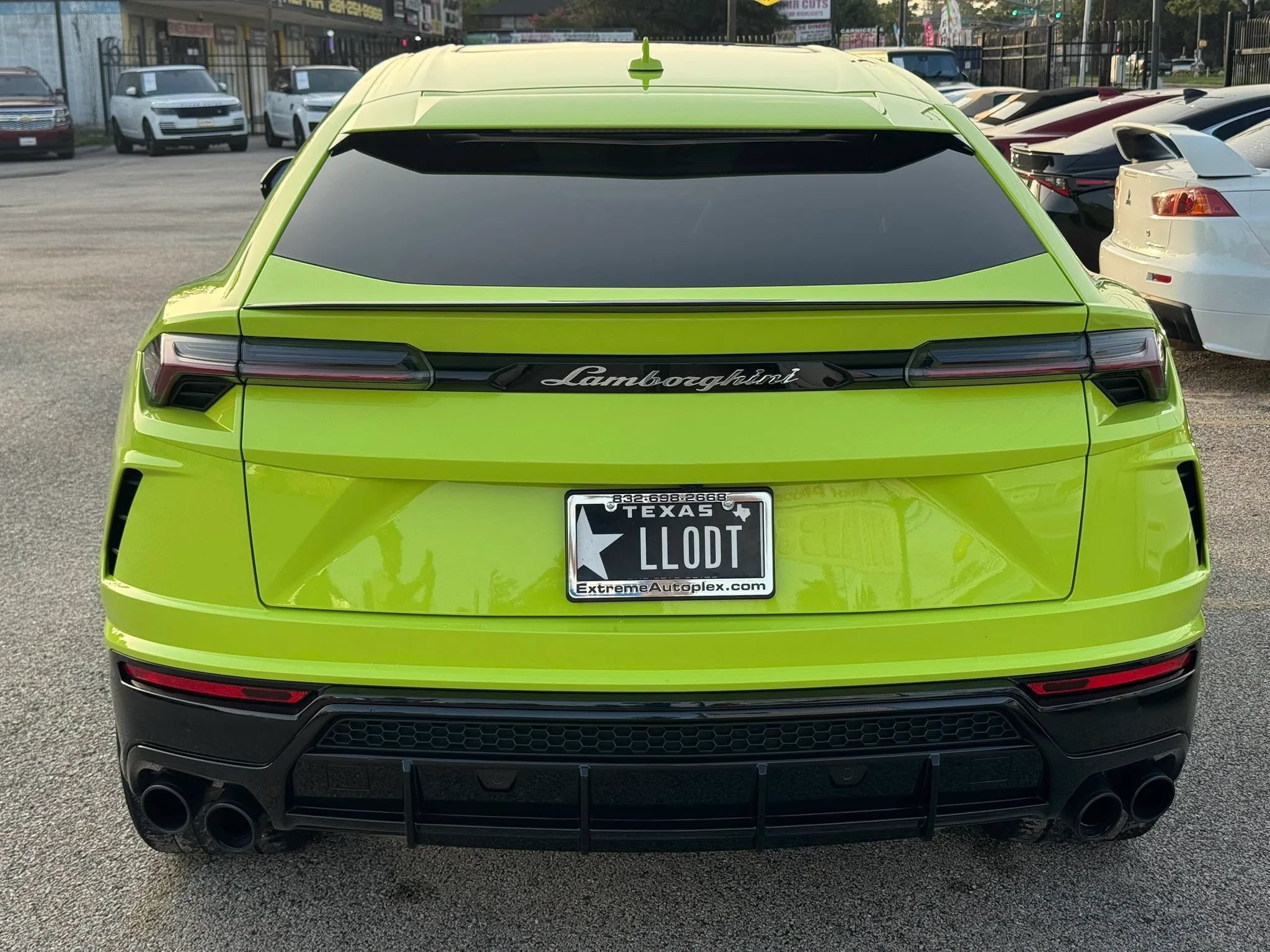 Used 2022 Lamborghini Urus AWD/4WD image 3