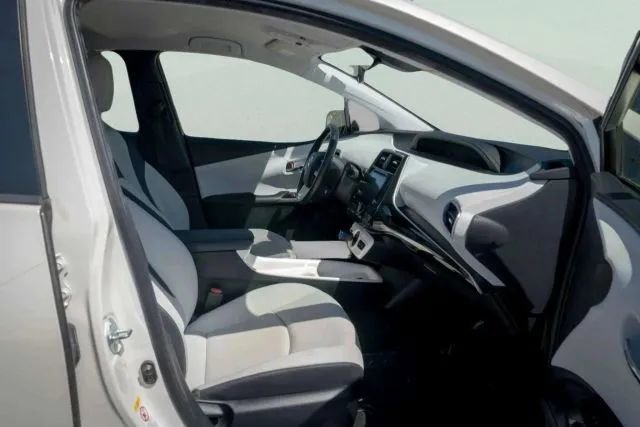 Used 2016 Toyota Prius Three Touring image 16