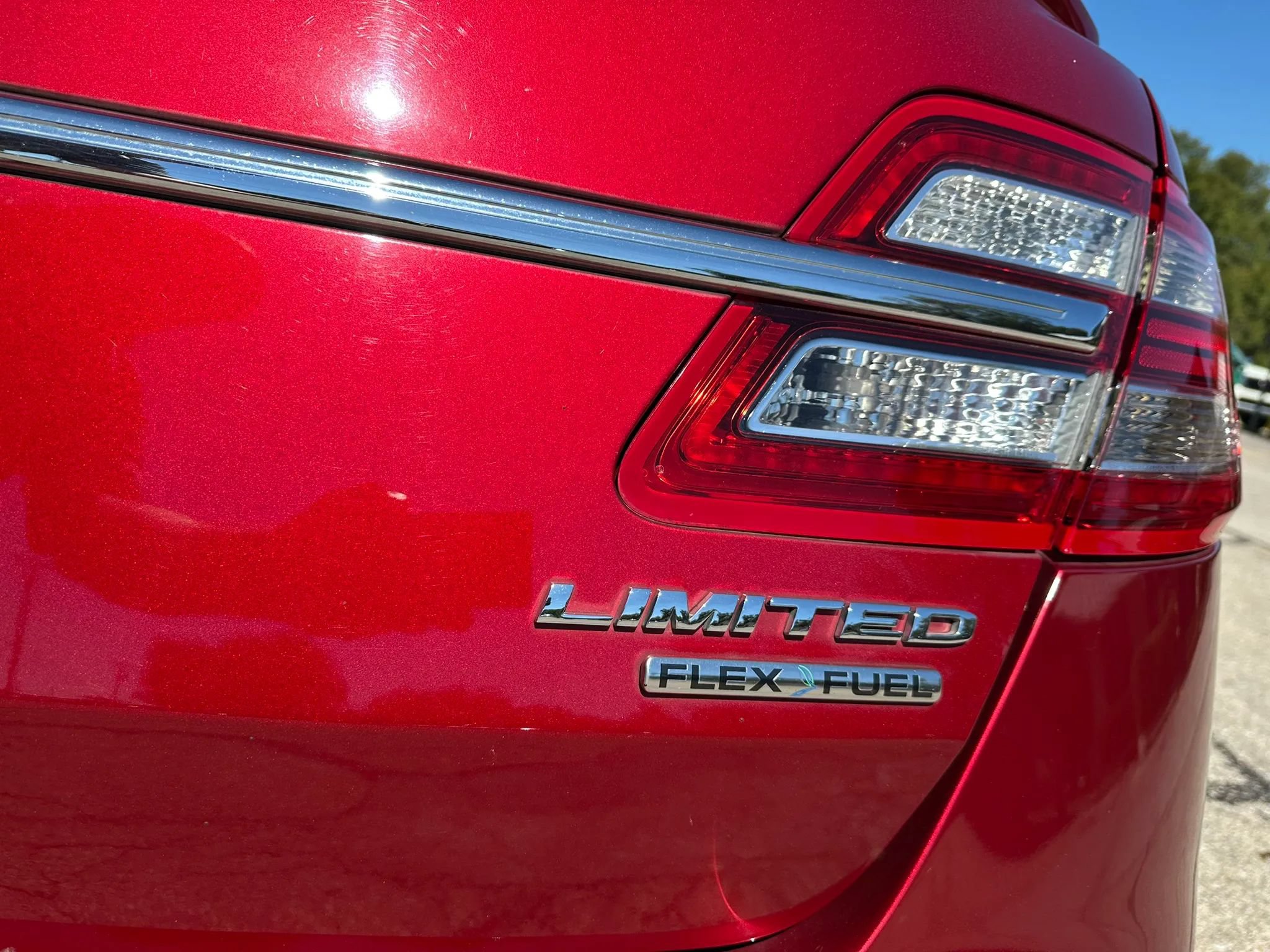 Used 2017 Ford Taurus Limited FWD image 9