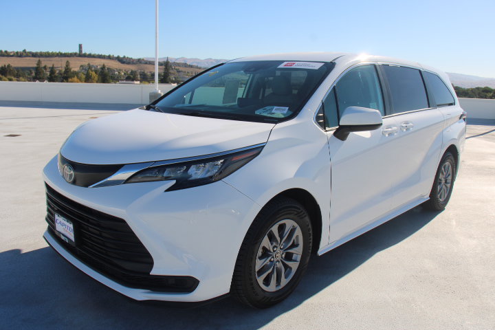 Certified 2024 Toyota Sienna LE FWD image 6