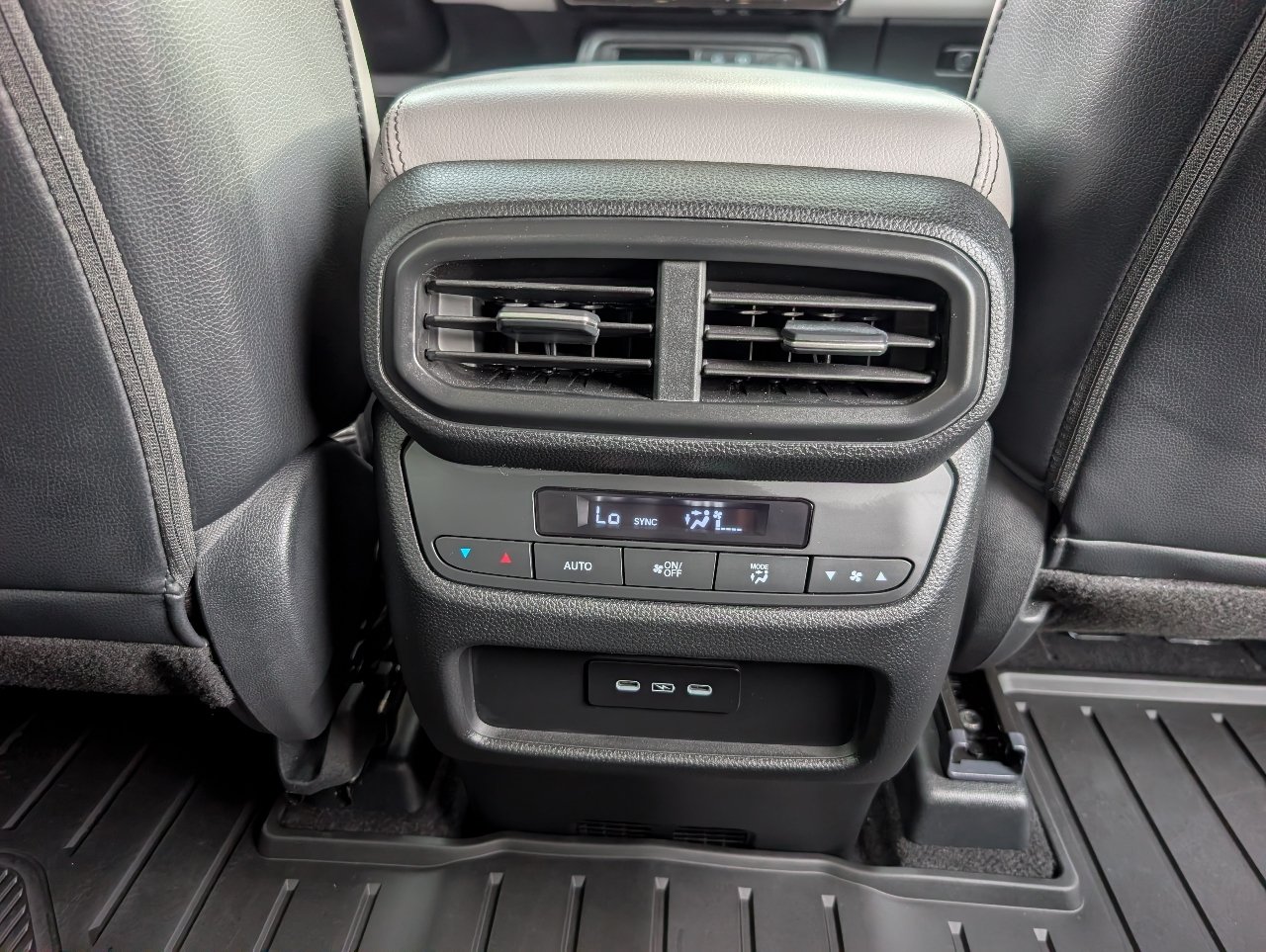 Used 2025 Honda Pilot EX-L image 8