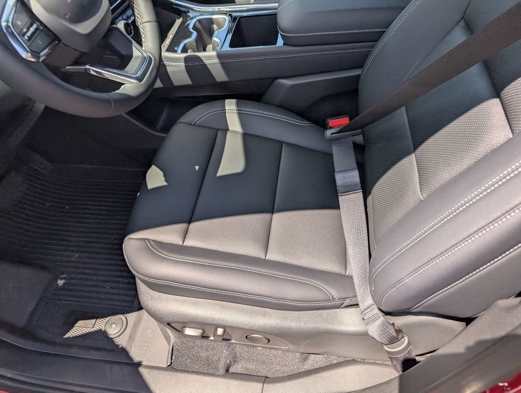 New 2026 Chevrolet Traverse LT w/ Sun and Wheel Package AWD/4WD image 22