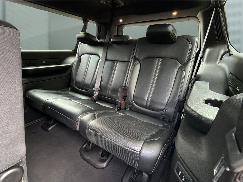 Used 2024 Jeep Wagoneer L Series III w/ Flexible Seating Group AWD/4WD image 15
