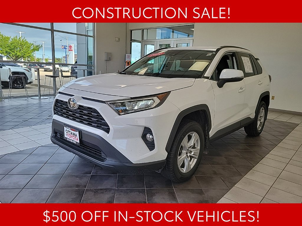 Used 2021 Toyota RAV4 XLE AWD/4WD image 2