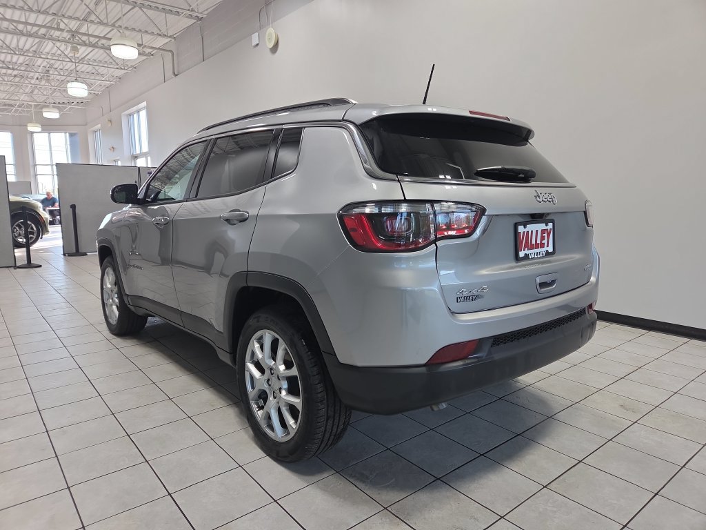 Used 2023 Jeep Compass Latitude AWD/4WD image 10
