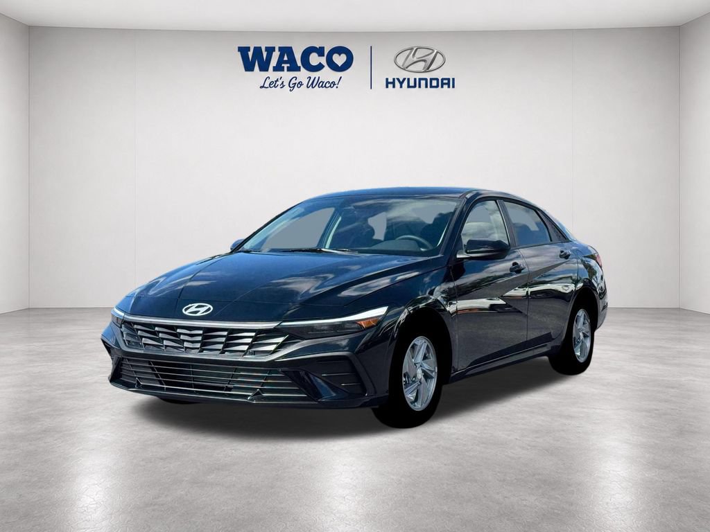 Used 2026 Hyundai Elantra SE FWD image 3
