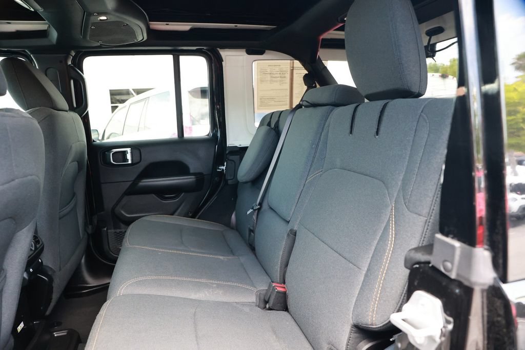 Used 2025 Jeep Wrangler Unlimited Sahara w/ Safety Group AWD/4WD image 33