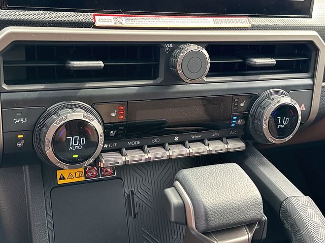 Used 2025 Toyota 4Runner Limited AWD/4WD image 16