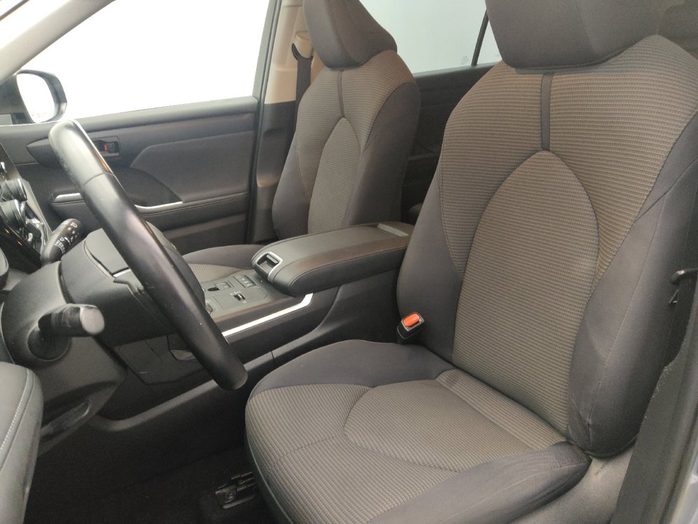 Used 2020 Toyota Highlander LE image 17