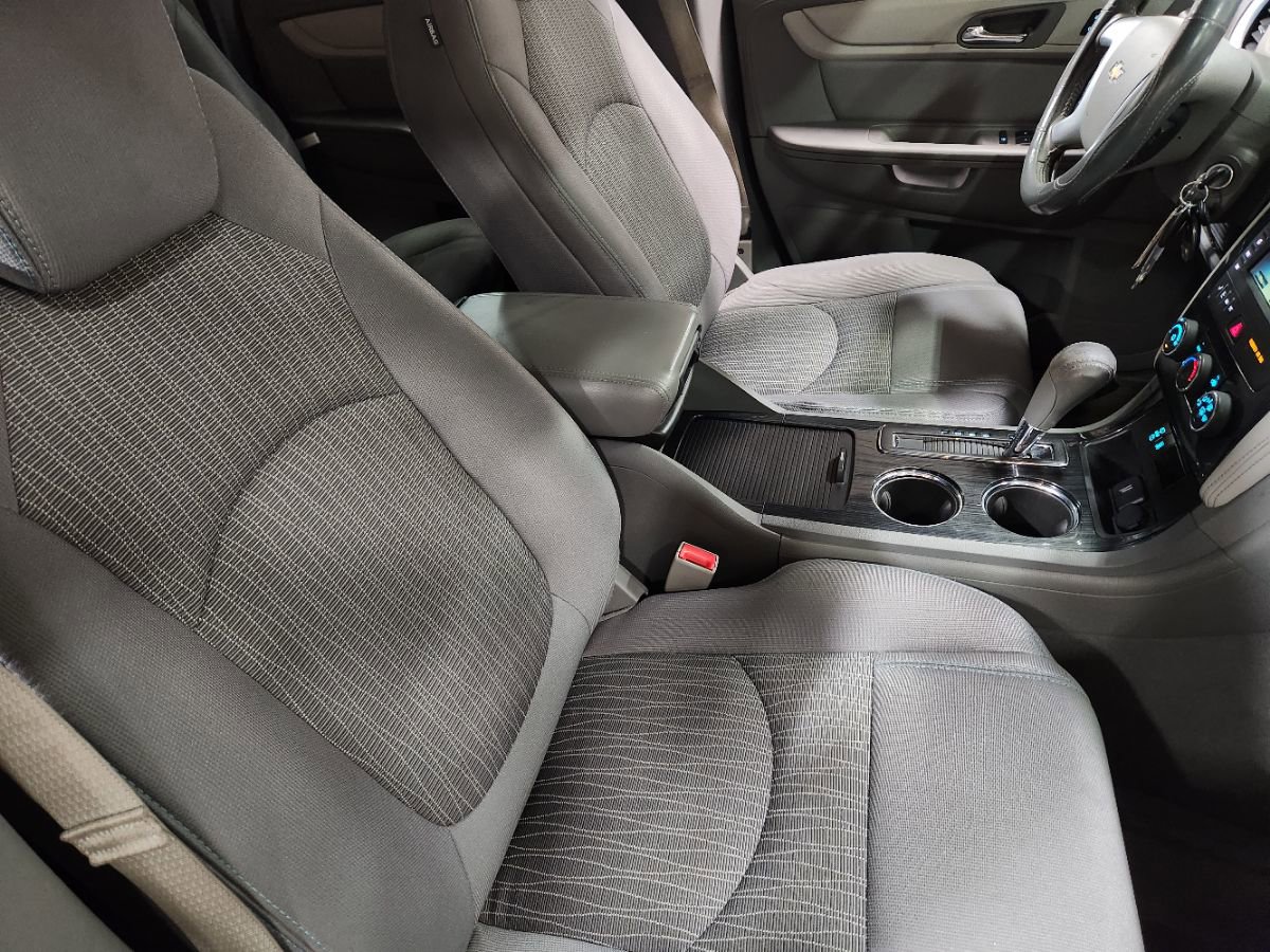 Used 2017 Chevrolet Traverse LT image 31