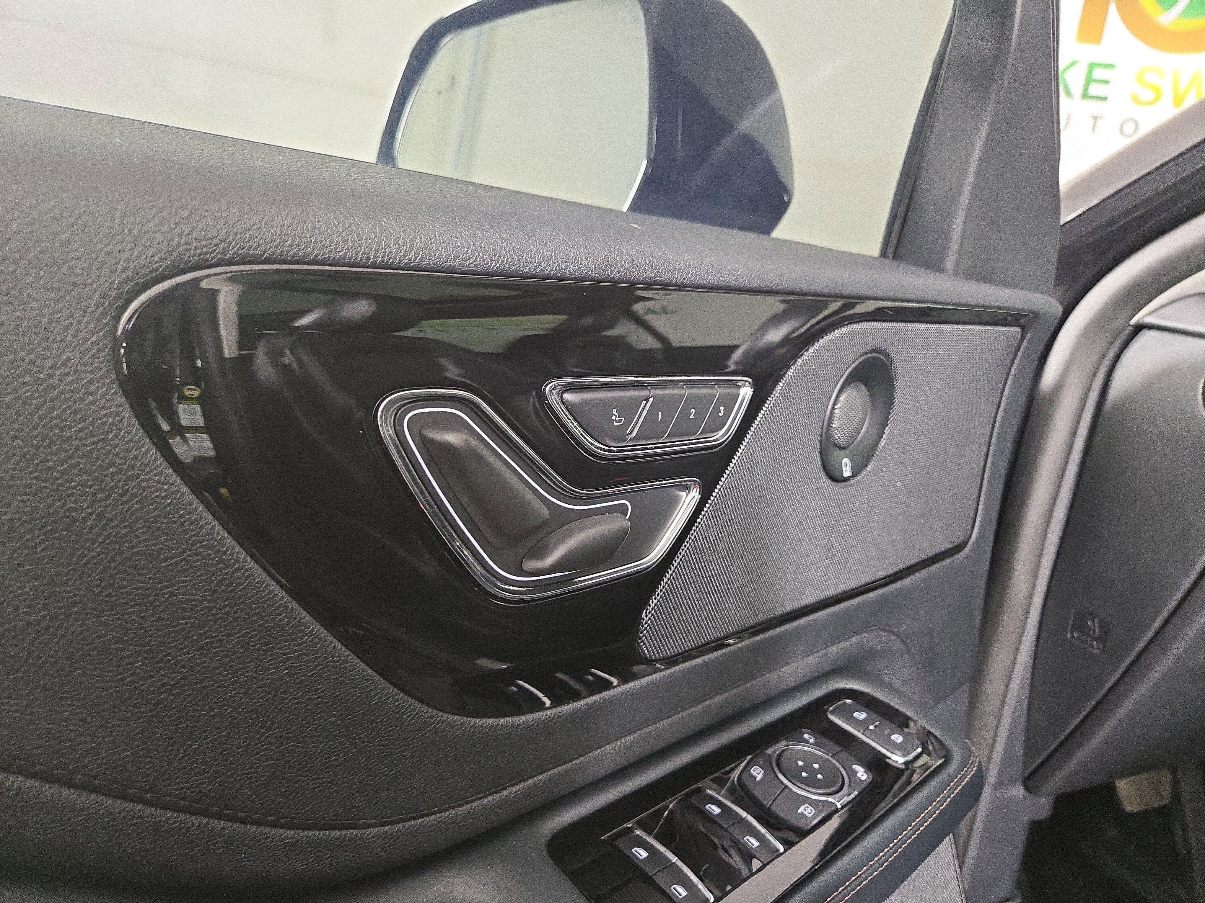 Used 2025 Lincoln Aviator Reserve w/ Jet Appearance Package AWD/4WD image 31