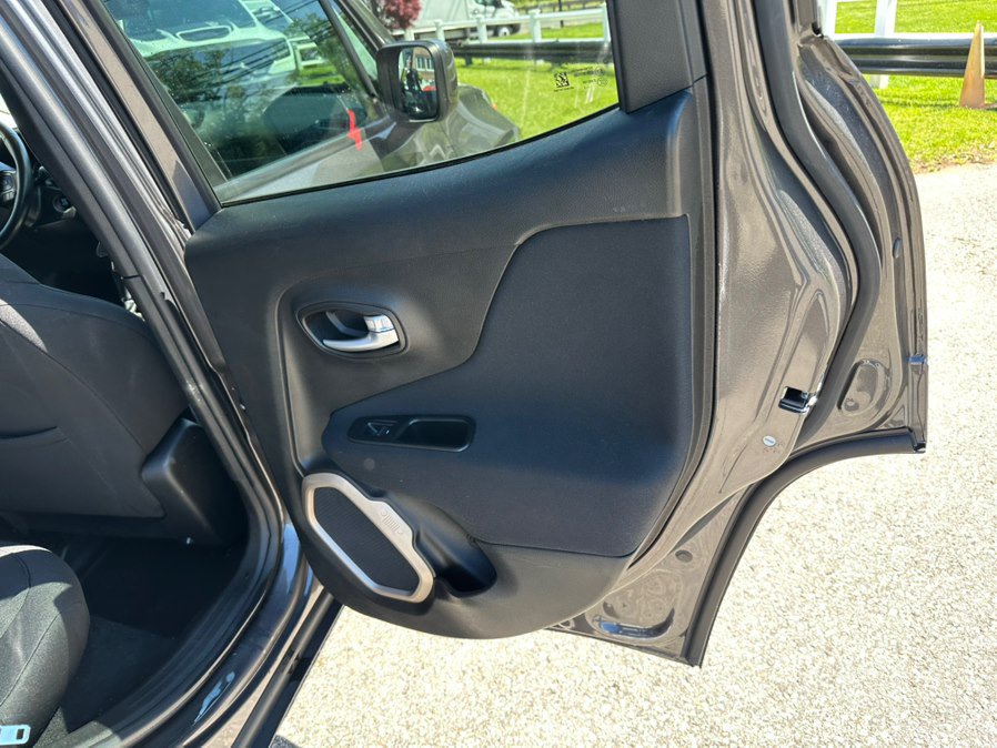 Used 2017 Jeep Renegade Latitude AWD/4WD image 17