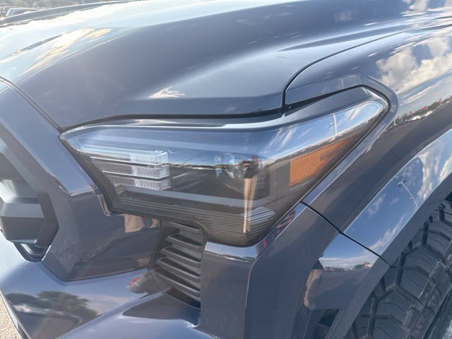 Used 2025 Toyota Tacoma SR5 AWD/4WD image 9