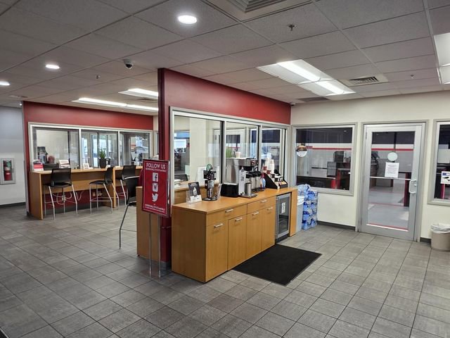 Used 2022 Honda Civic Touring image 9